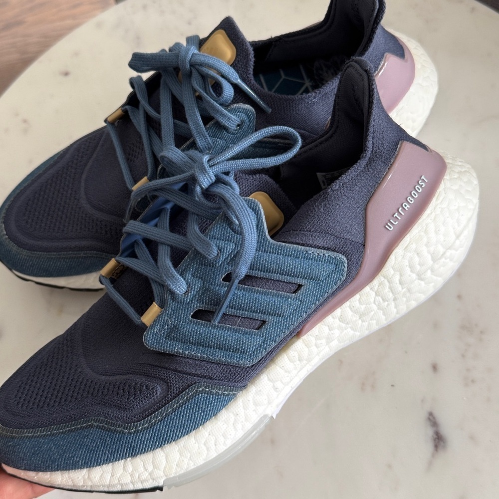 Adidas Ultraboost 22 'Denim' Running Shoes in the Shadow Navy/Wonder Size 8